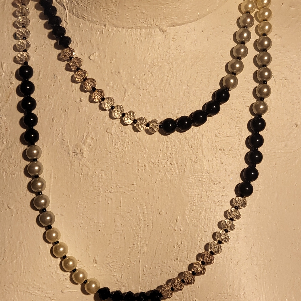 Nwot Thalia Sodi Elegant Black And Pearl Beaded Necklace 22$